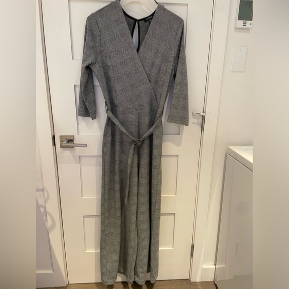 Le Chateau Jumpsuit - Picture 1 of 3